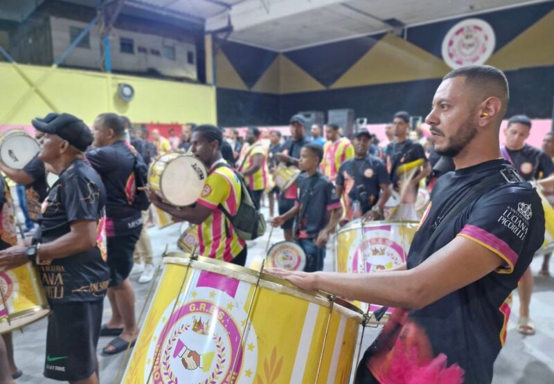 União do Parque Acari embala a comunidade em segundo ensaio de canto rumo ao Carnaval