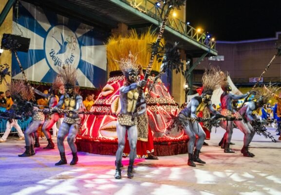 Paraíso do Tuiuti entrega minidesfile potente e acende esperança para o Carnaval 2026