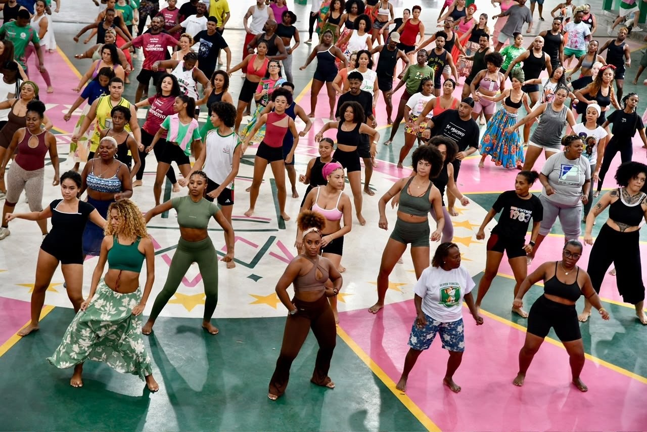 Mangueira leva Oyá para além da avenida com oficinas de movimento e dança