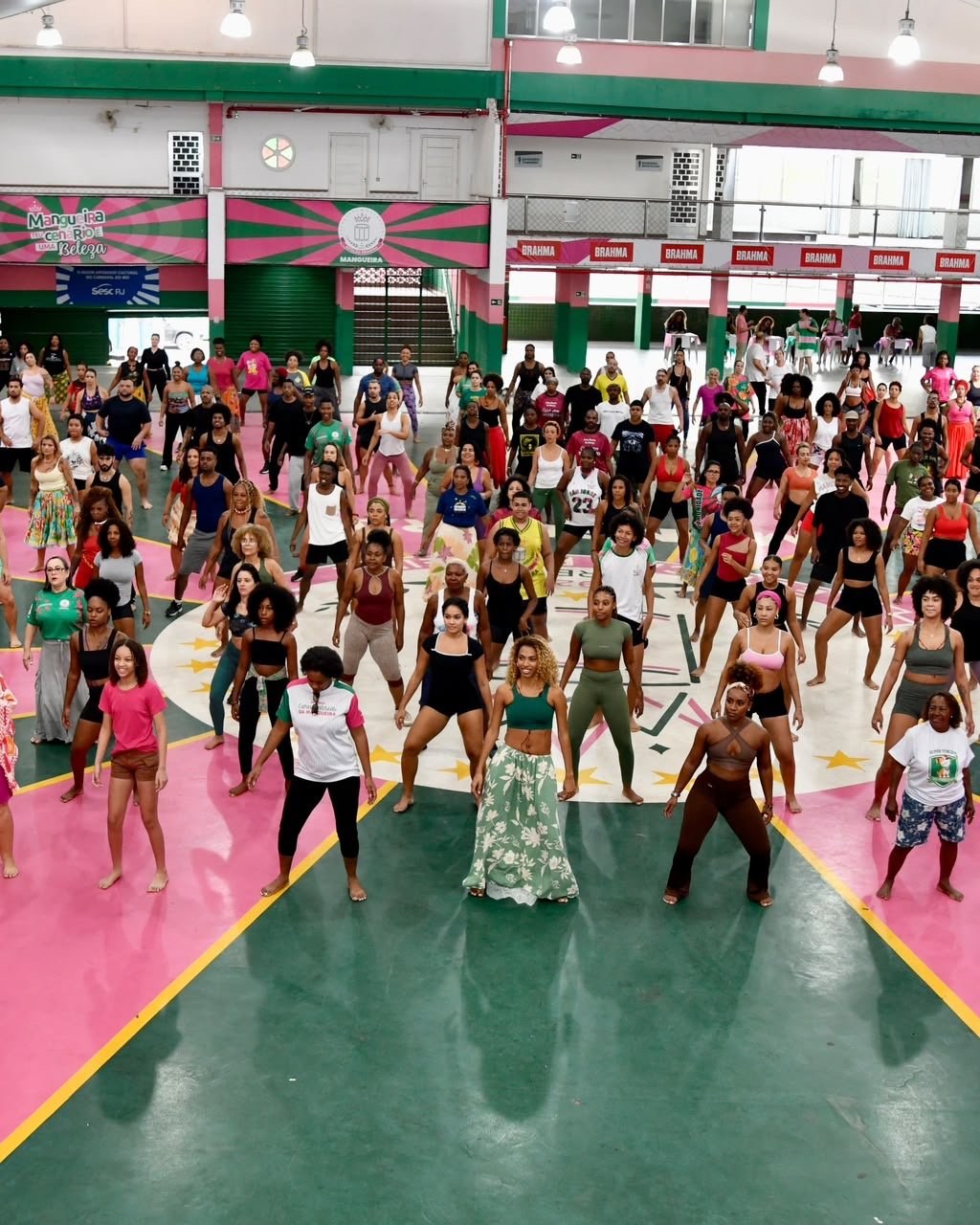 Mangueira leva Oyá para além da avenida com oficinas de movimento e dança