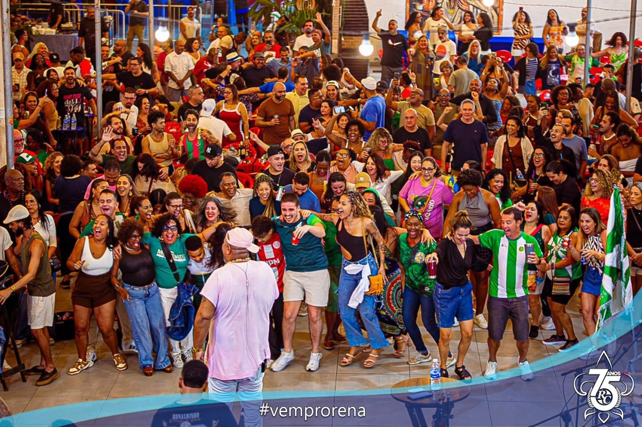 Portela, Unidos da Tijuca e S.E.R. levam samba-enredo ao vivo no Renascença