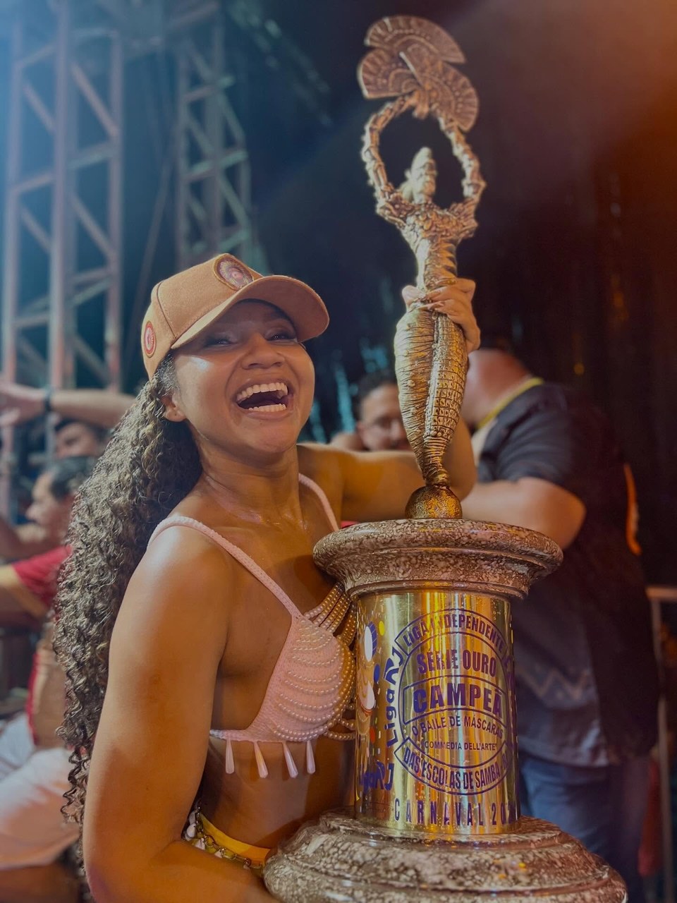 Rayane Dumont leva a história de Maricá ao Grupo Especial da Sapucaí
