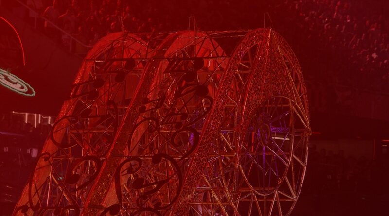Coração vermelho e branco em festa: Viradouro escolhe seu hino para 2027
