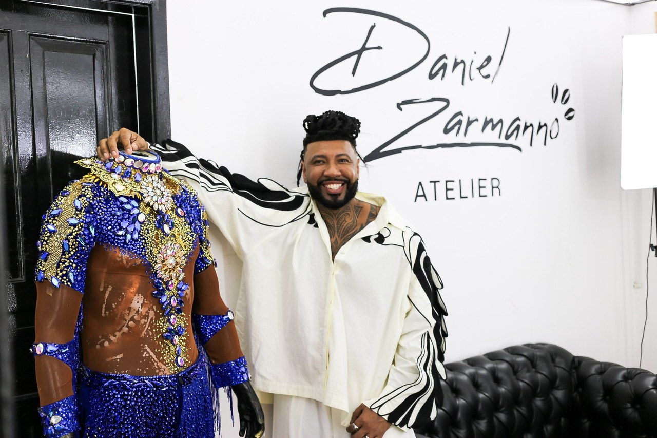 Dentro do ateliê de Daniel Zarmanno, a magia do Carnaval 2027 já acontece