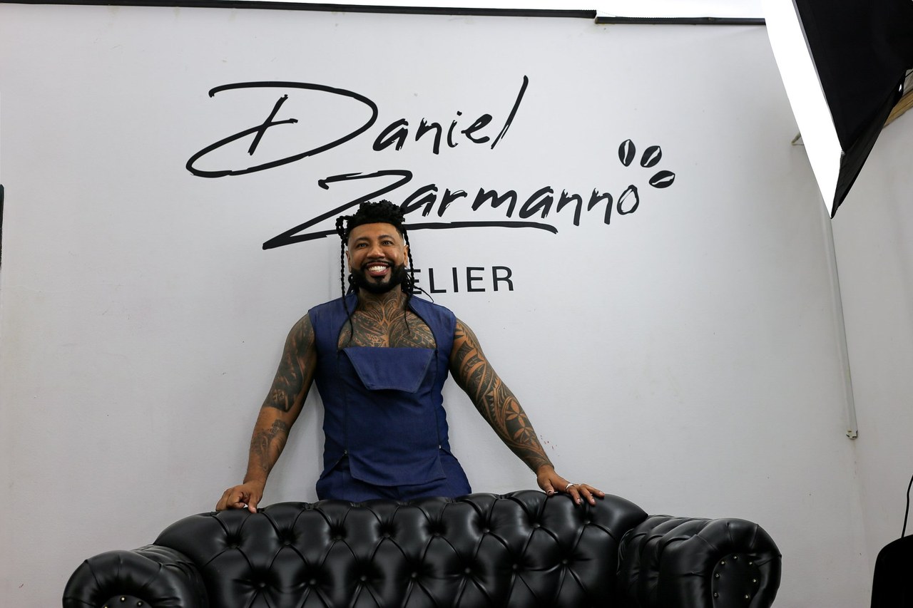 Dentro do ateliê de Daniel Zarmanno, a magia do Carnaval 2027 já acontece