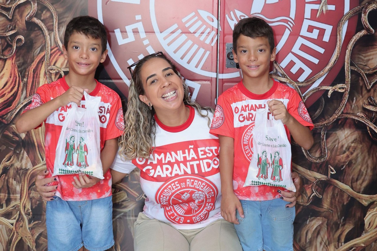 Festa no Salgueiro! Escola mirim distribui doces de Cosme e Damião neste domingo
