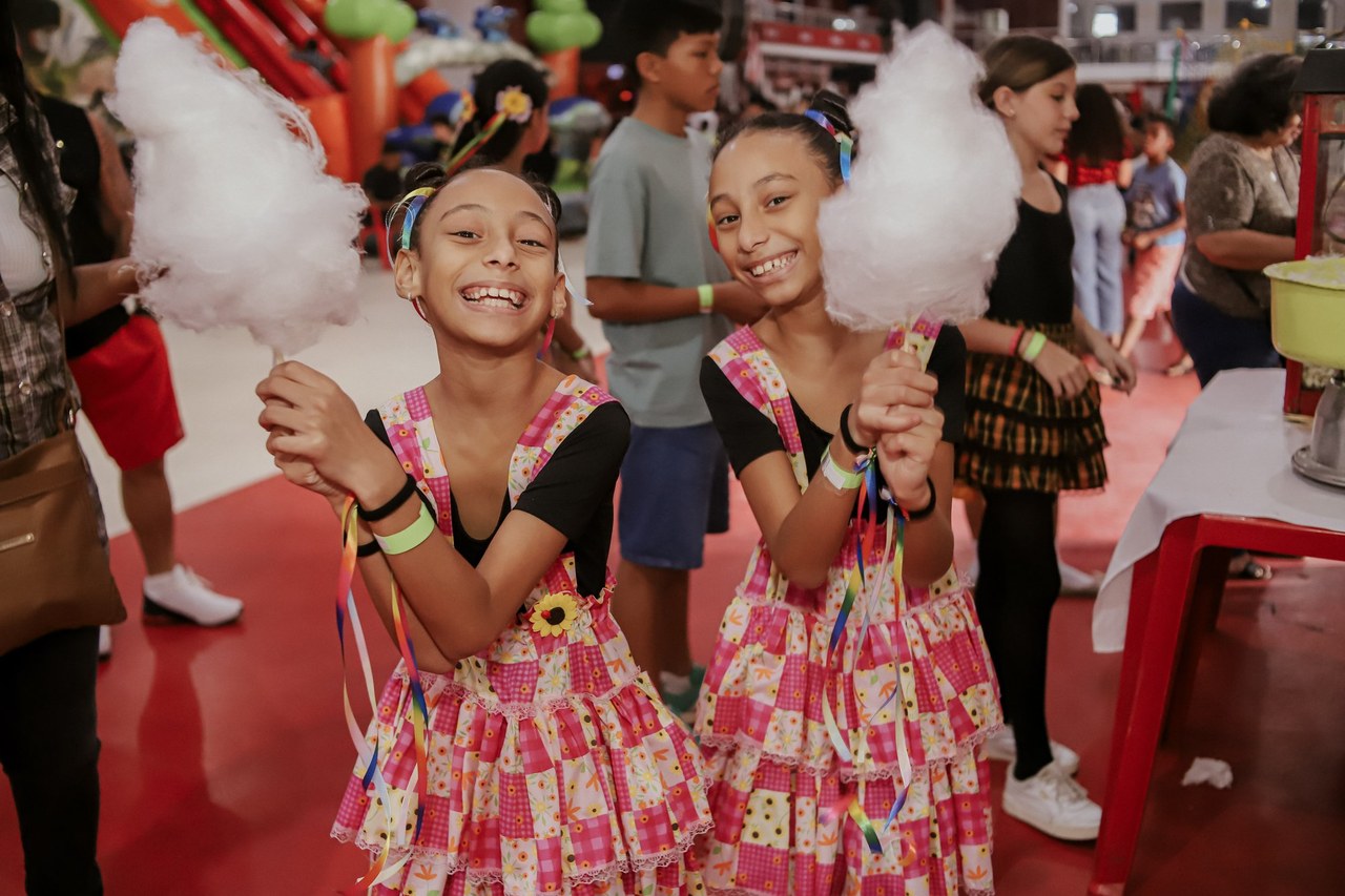 Festa no Salgueiro! Escola mirim distribui doces de Cosme e Damião neste domingo