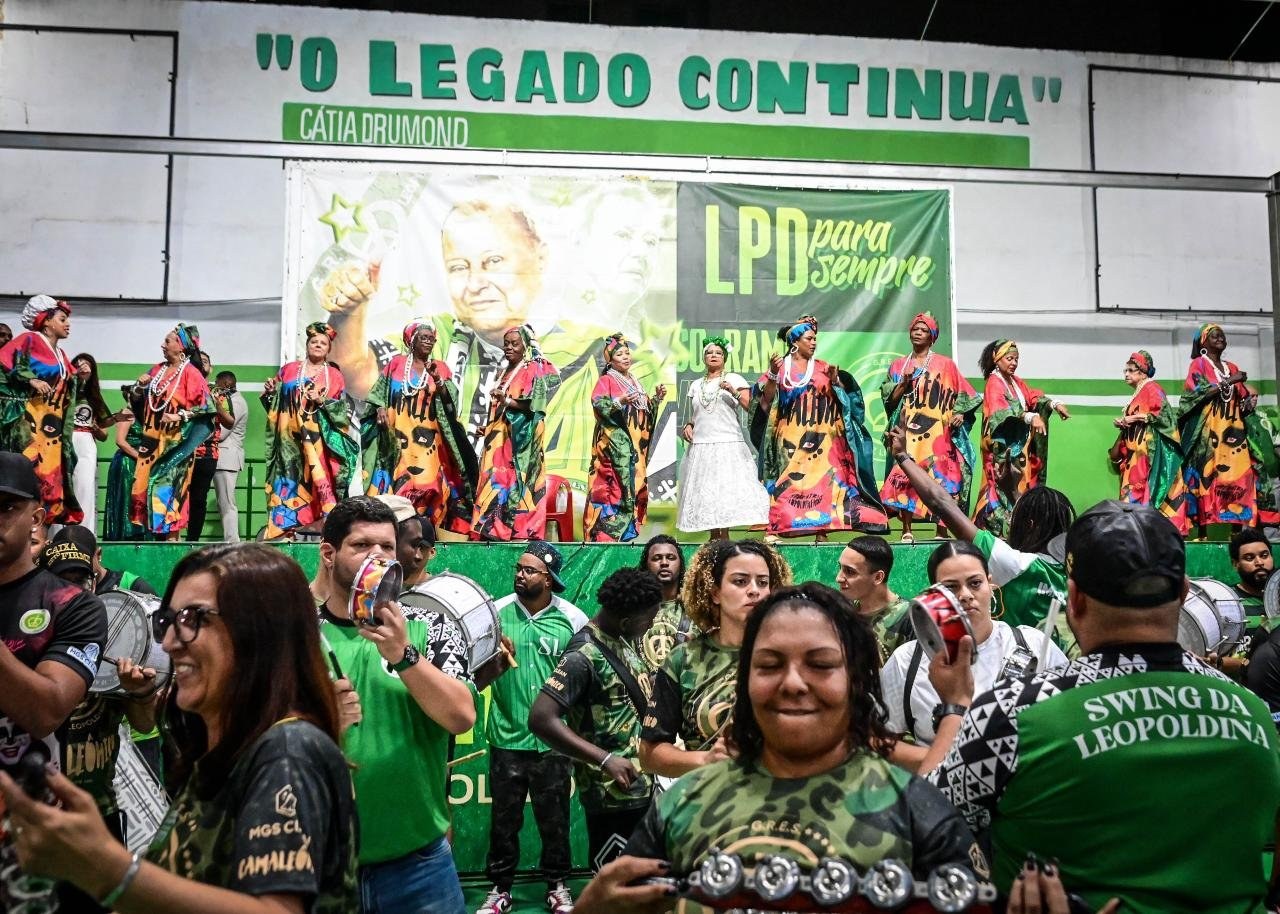Imperatriz Leopoldinense escolhe seu samba em grande feijoada no sábado