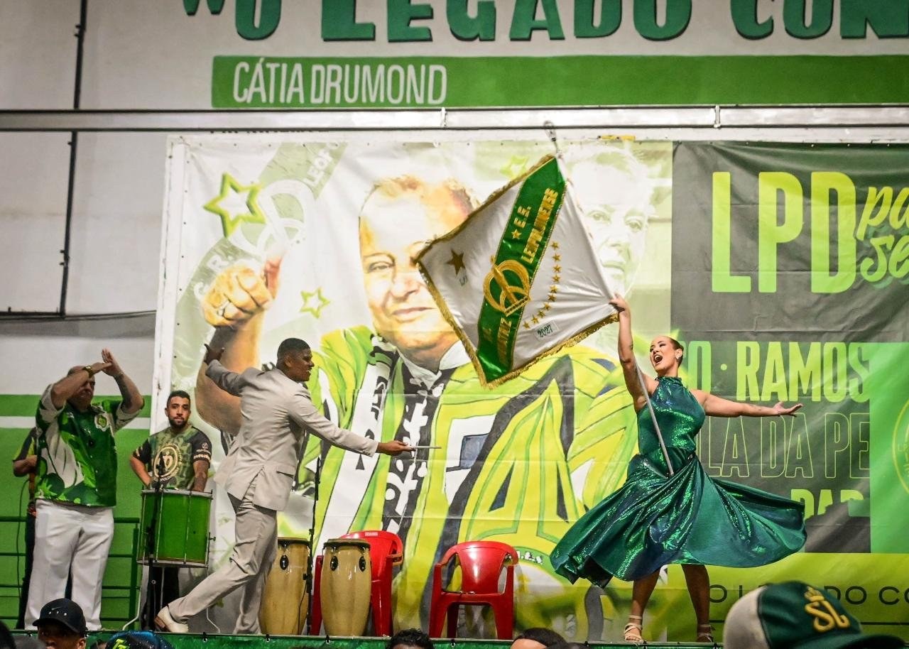 Imperatriz Leopoldinense escolhe seu samba em grande feijoada no sábado