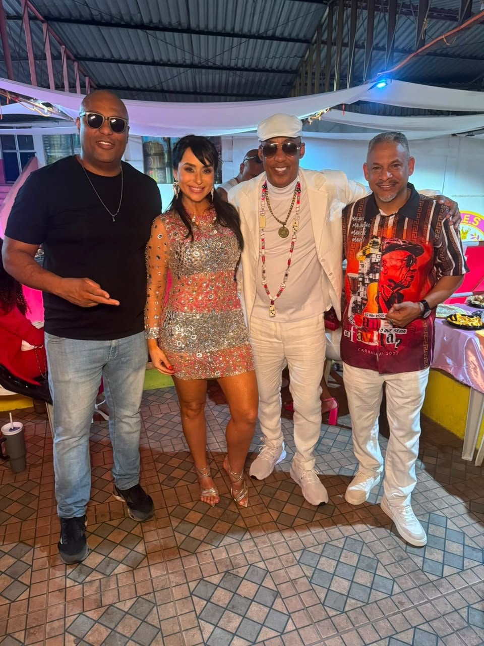 Luciana Picorelli brilha com look de 500 reais e rouba a cena no lançamento do Parque Acari