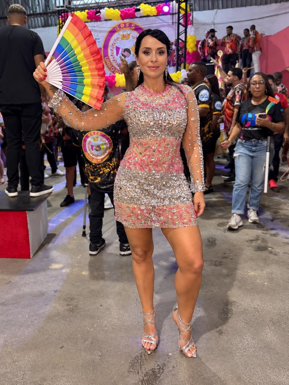 Luciana Picorelli brilha com look de 500 reais e rouba a cena no lançamento do Parque Acari