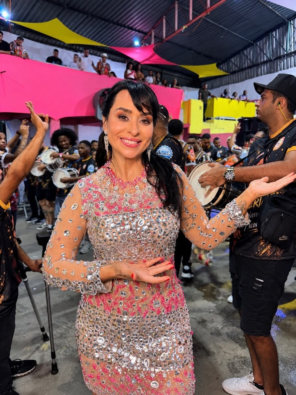 Luciana Picorelli brilha com look de 500 reais e rouba a cena no lançamento do Parque Acari