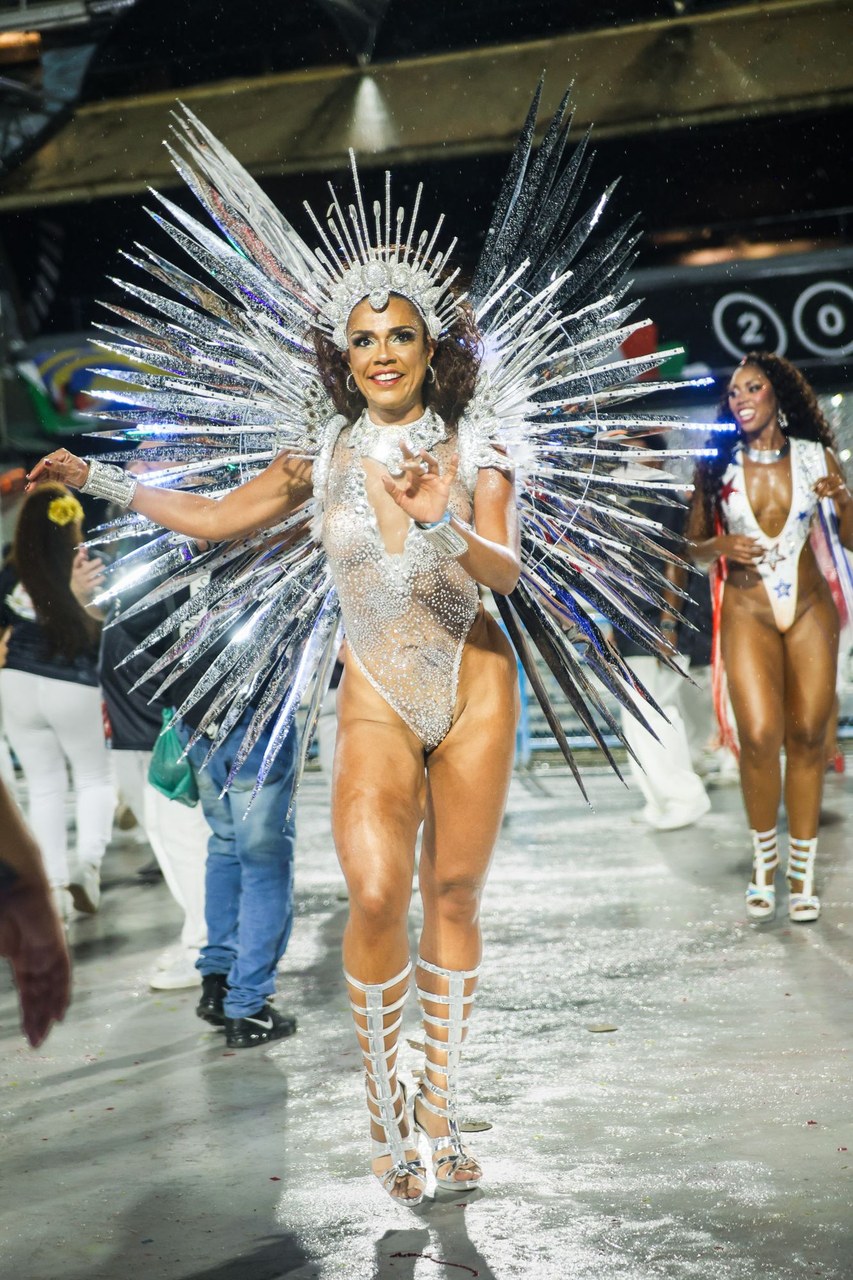 Médica e musa do samba: a fórmula de Nathalia Brito para a maratona pré-Carnaval