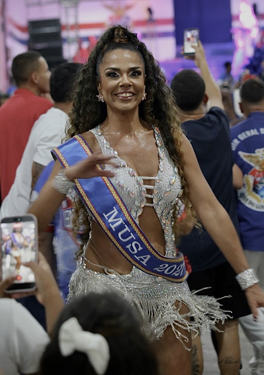 Nathalia Brito é coroada musa da União da Ilha para 2027