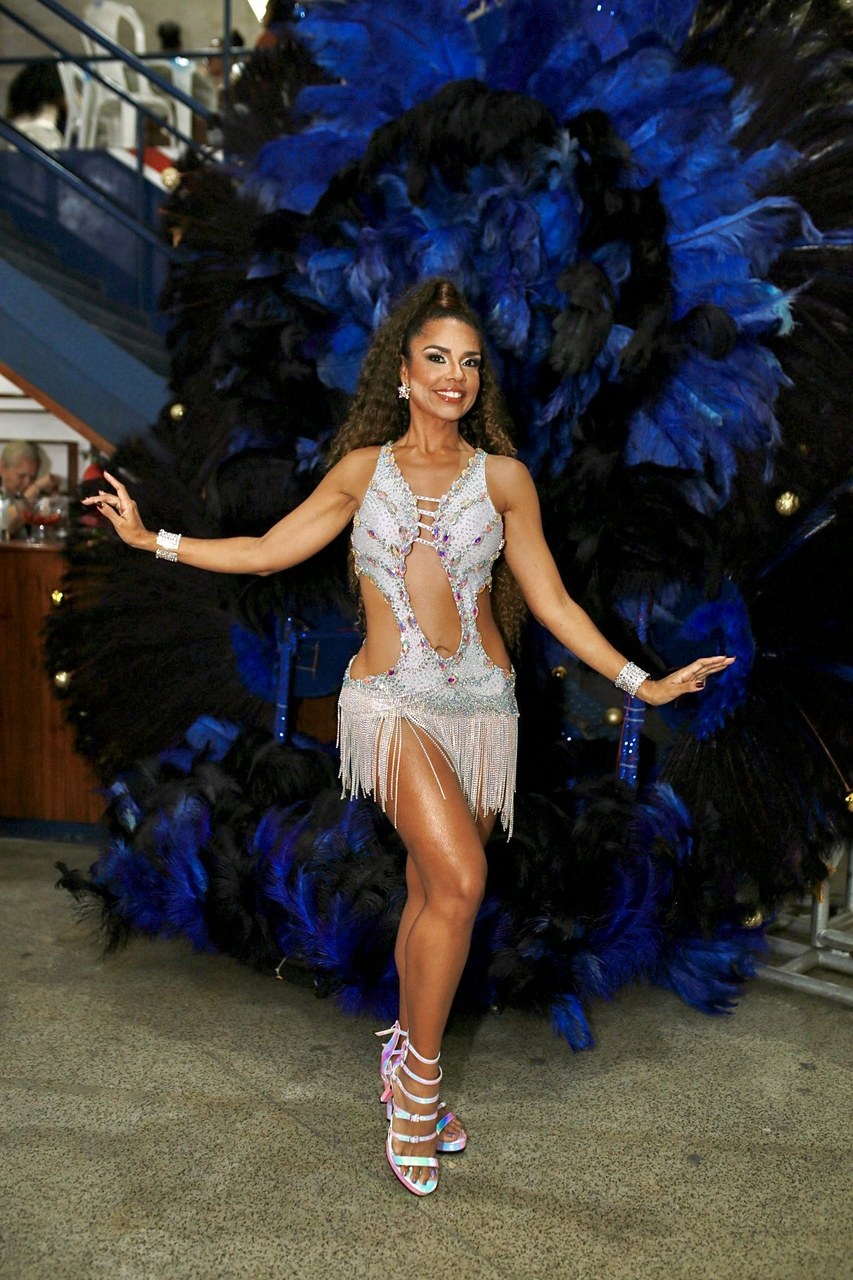 Nathalia Brito é coroada musa da União da Ilha para 2027