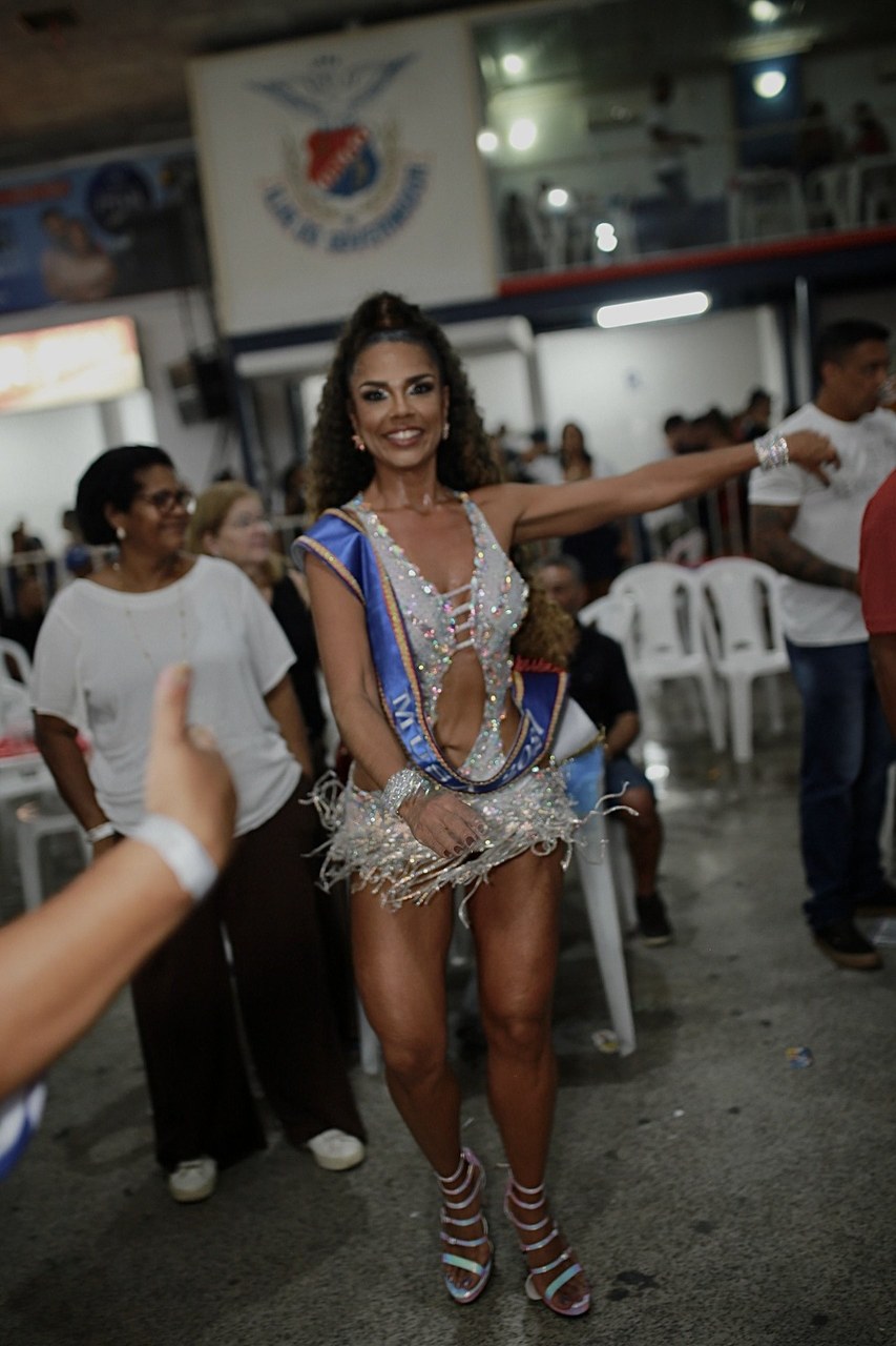 Nathalia Brito é coroada musa da União da Ilha para 2027