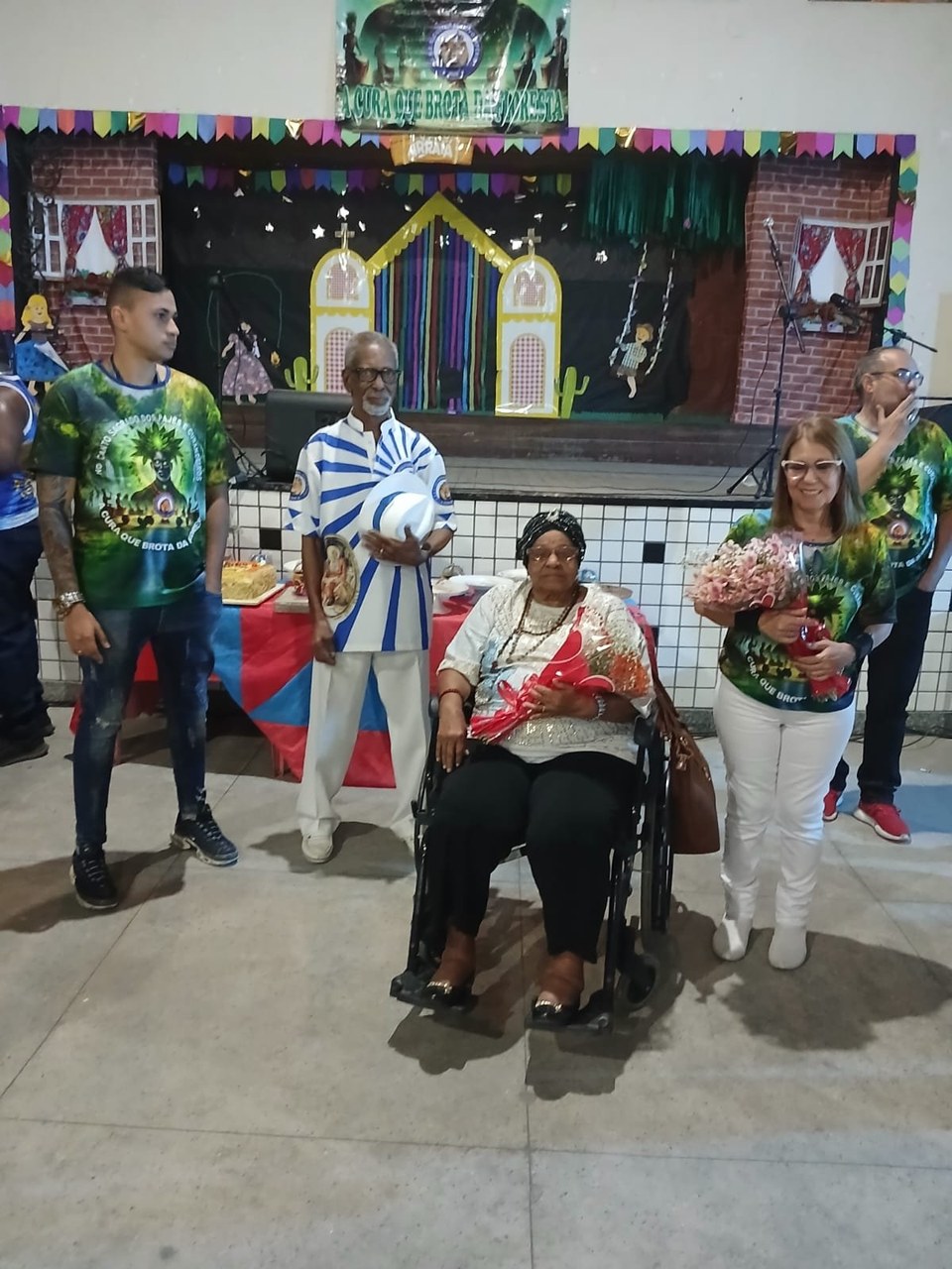Novo Império coroa sua nova rainha de bateria em festa de aniversário inesquecível