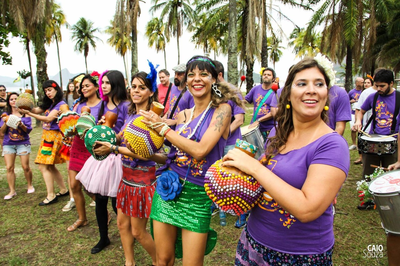 O poder delas: xequerê vira febre entre mulheres na percussão do Carnaval