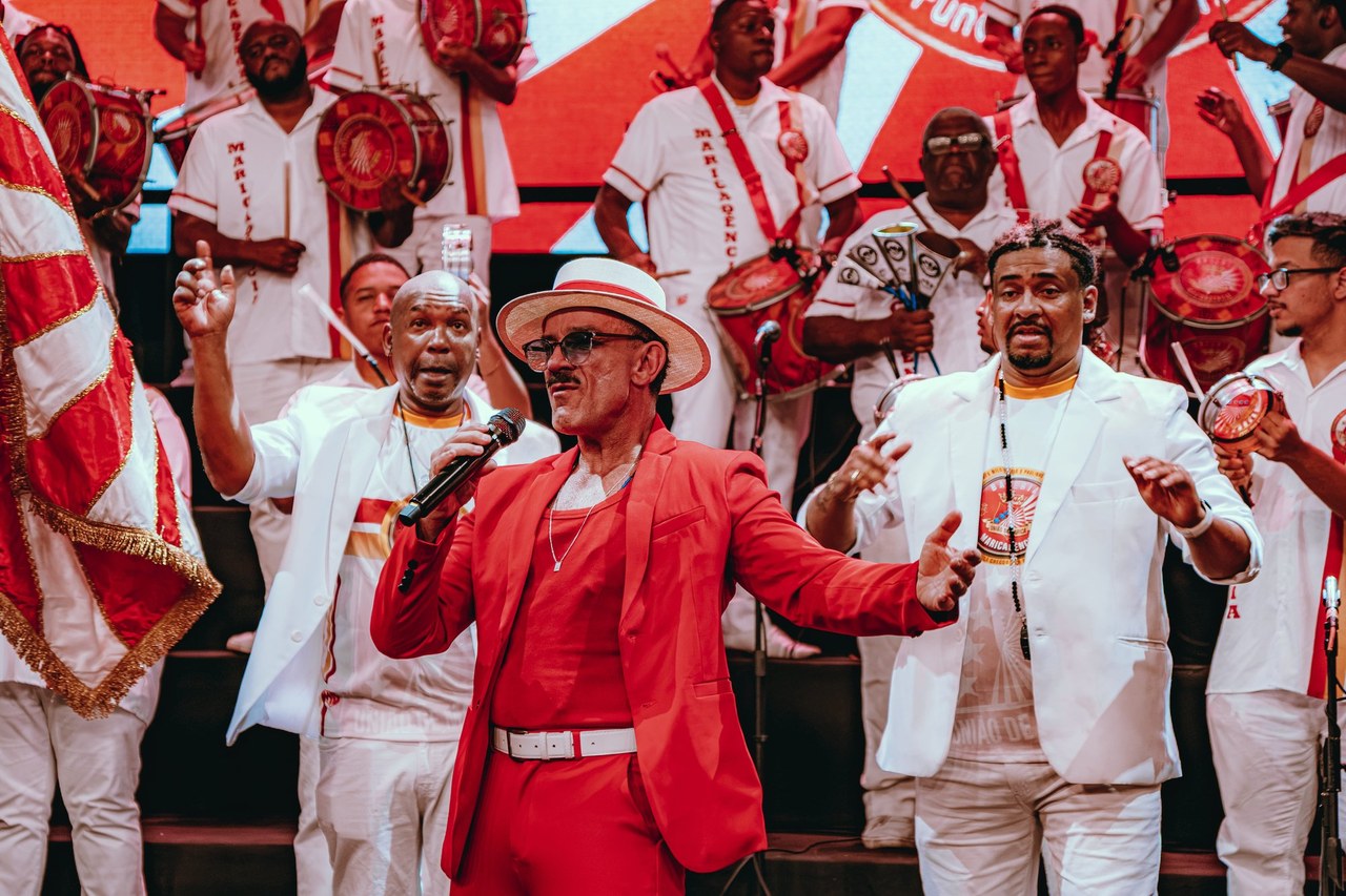 Os 12 sambas de 2027 ganham vida em álbum gravado ao vivo