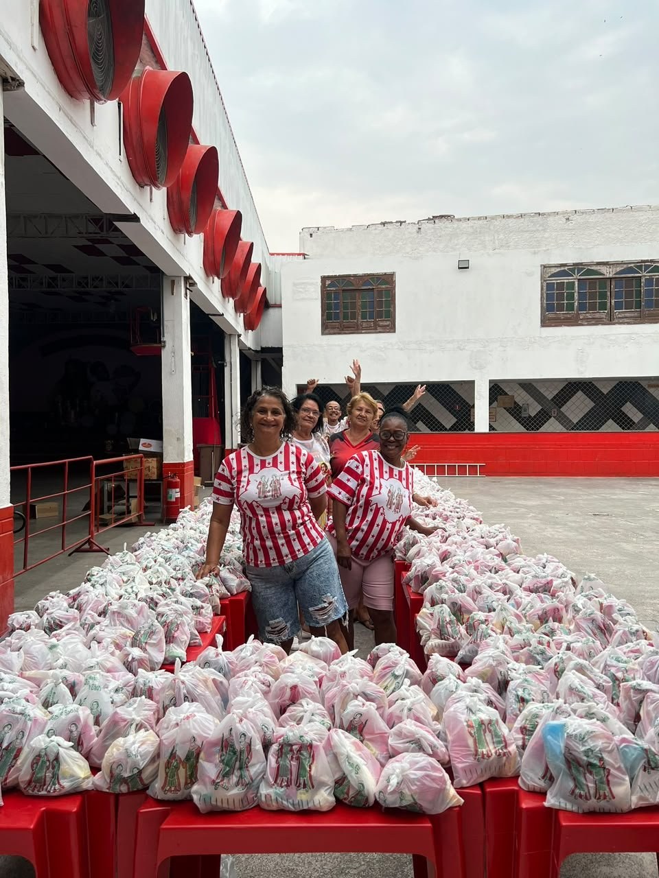 Porto da Pedra prepara festa com mais de 2 mil saquinhos de Cosme e Damião