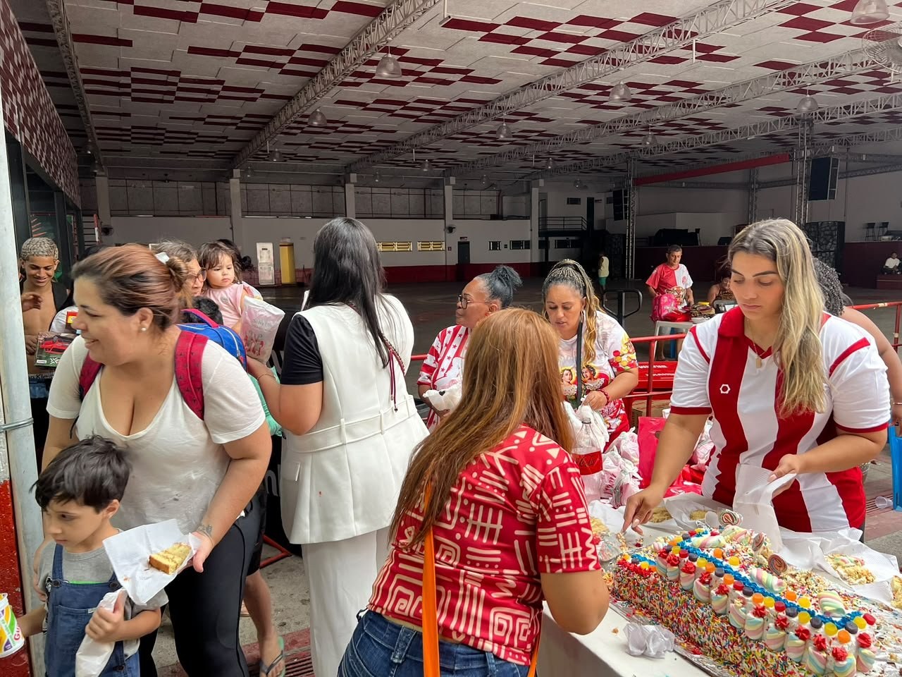 Porto da Pedra prepara festa com mais de 2 mil saquinhos de Cosme e Damião