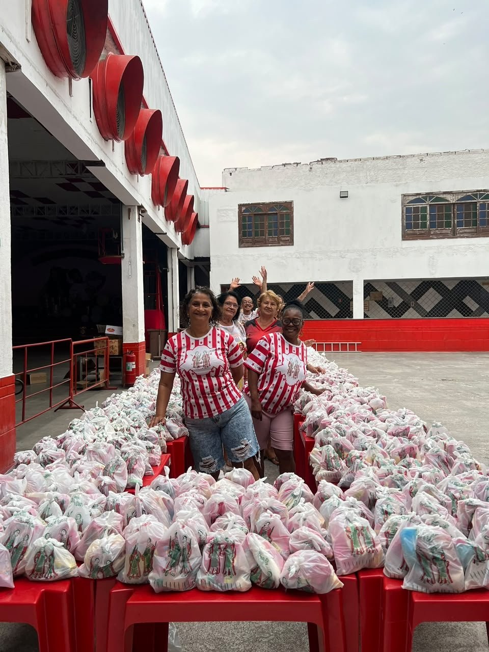 Porto da Pedra prepara festa com mais de 2 mil saquinhos de Cosme e Damião