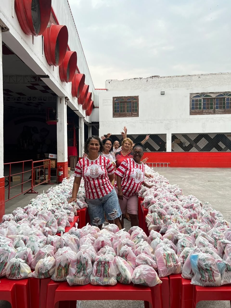 Porto da Pedra prepara festa com mais de 2 mil saquinhos de Cosme e Damião