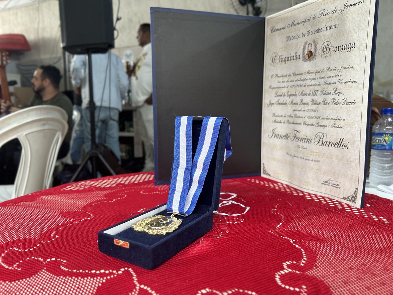 Tia Surica ganha sua Medalha Chiquinha Gonzaga na Portela