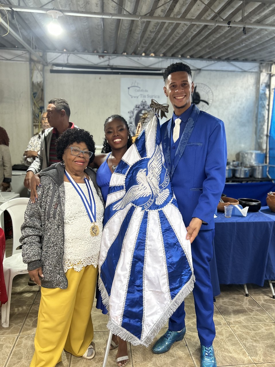 Tia Surica ganha sua Medalha Chiquinha Gonzaga na Portela