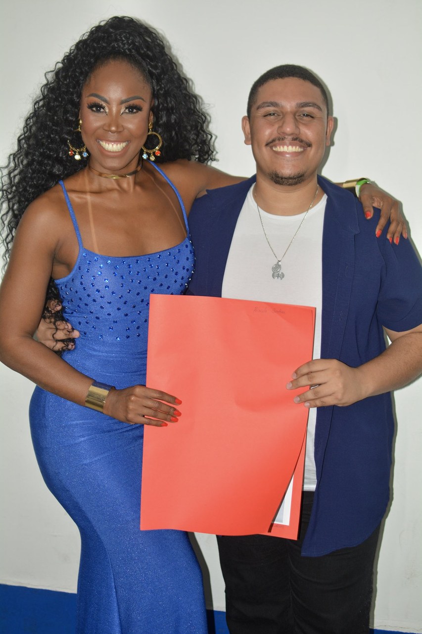 União da Ilha consagra Priscila Cristina como musa e revela talento no palco
